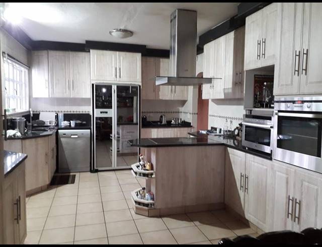 4 BEDROOM HOUSE FOR SALE IN TRUROLANDS